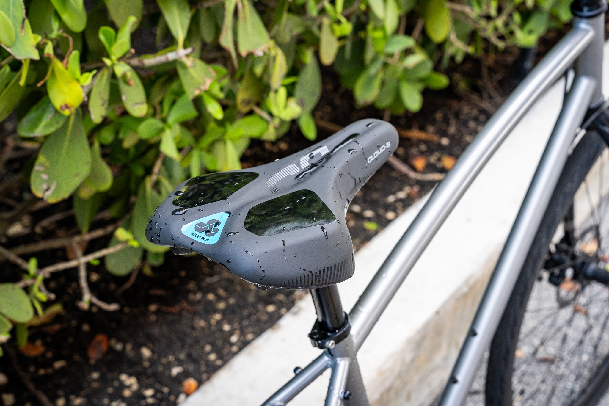 Hybrid bike saddle discount